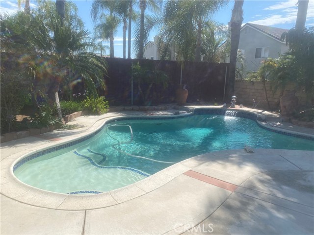 Detail Gallery Image 2 of 2 For 40236 via Sonoro, Murrieta,  CA 92562 - 4 Beds | 3 Baths