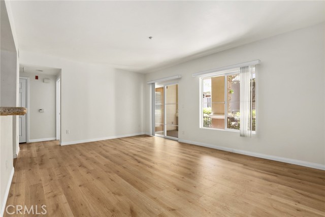 Detail Gallery Image 2 of 27 For 469 Country Club #114,  Simi Valley,  CA 93065 - 1 Beds | 1 Baths