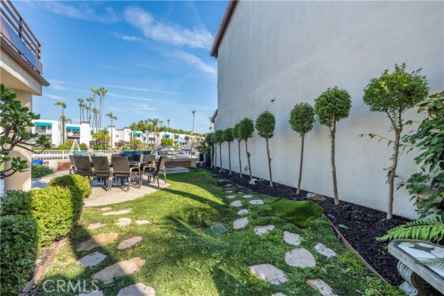 Detail Gallery Image 6 of 71 For 5517 China Point, Long Beach,  CA 90803 - 3 Beds | 3 Baths