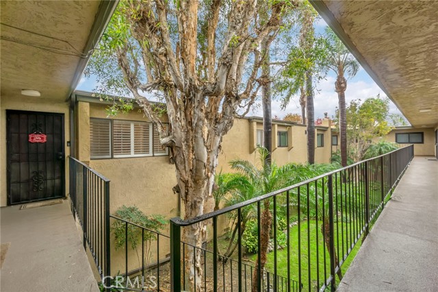 1506 E 4th, Long Beach CA: https://media.crmls.org/medias/45103475-5532-4a0e-8798-4cf4d3c2dc57.jpg