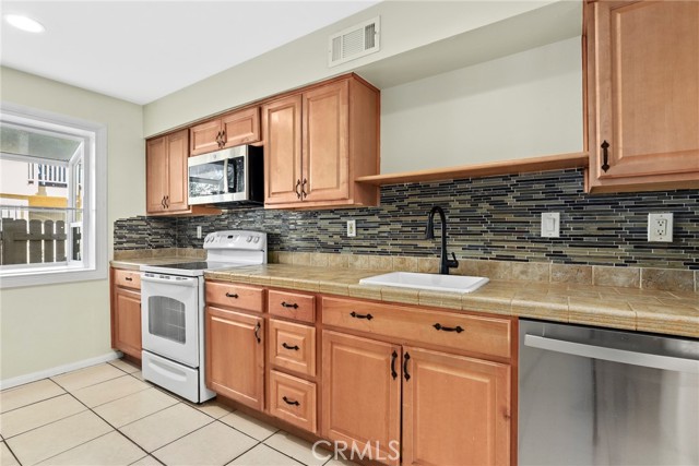 8031 Canby Ave, 4 photo 12