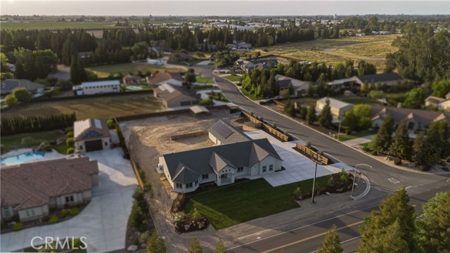 Detail Gallery Image 5 of 47 For 2651 Herrod Ave, Atwater,  CA 95301 - 5 Beds | 4/1 Baths