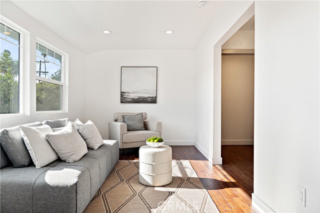 229 S Kingsley Drive, Los Angeles CA: https://media.crmls.org/medias/4510e321-6836-40b6-9be4-4fde715170fb.jpg