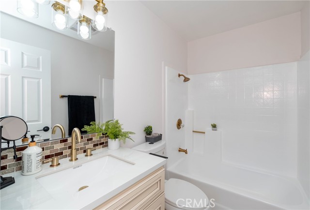16066 Rancho Verde Circle, Riverside CA: https://media.crmls.org/medias/4511a30c-34a2-4481-9705-e0a0d450c04b.jpg