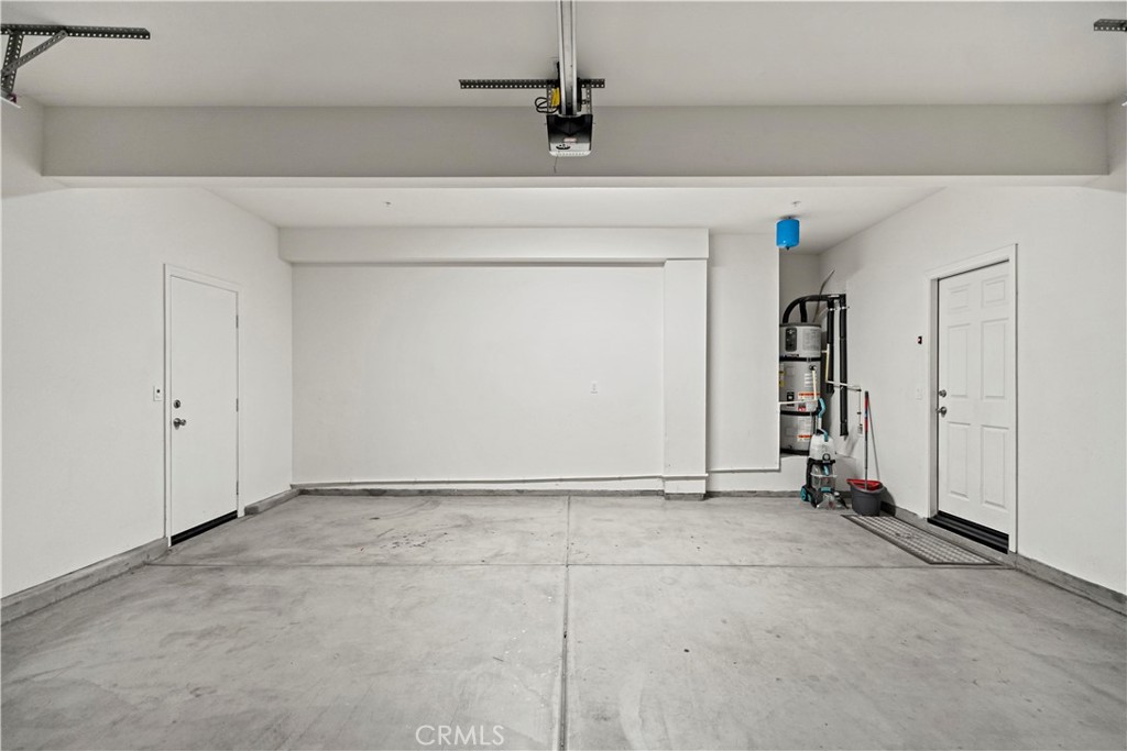 https://media.crmls.org/medias/4511cb7c-9006-49f7-839b-1c661a7d0a62.jpg?preset=X-Large