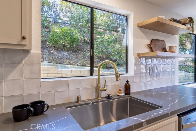 Detail Gallery Image 14 of 42 For 1463 N View Dr, Westlake Village,  CA 91362 - 2 Beds | 2/1 Baths