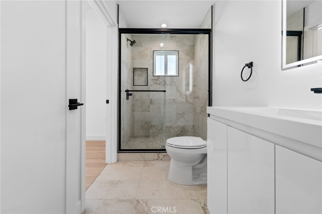 https://media.crmls.org/medias/45122c54-d71a-4e55-a06c-893fea5fb86e.jpg?preset=X-Large