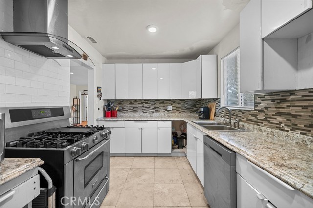 Detail Gallery Image 5 of 36 For 8053 Brimfield Ave, Panorama City,  CA 91402 - 4 Beds | 1/1 Baths