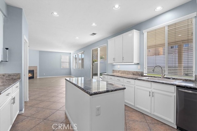 Detail Gallery Image 11 of 40 For 12459 Ava Loma, Victorville,  CA 92392 - 5 Beds | 3 Baths