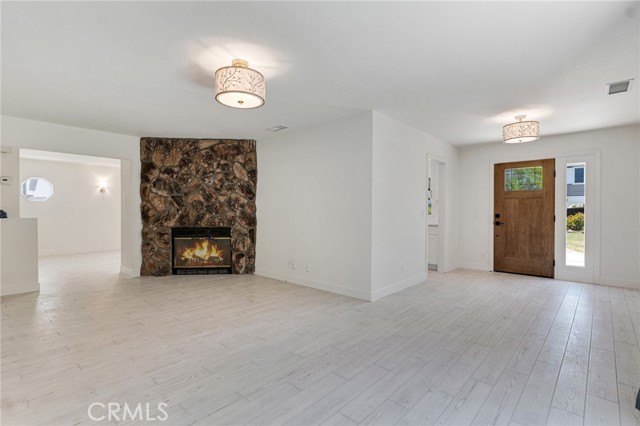 221 Acacia Lane, Newbury Park CA: https://media.crmls.org/medias/45137477-51ba-4e9a-a6e6-ba5c1e50f491.jpg