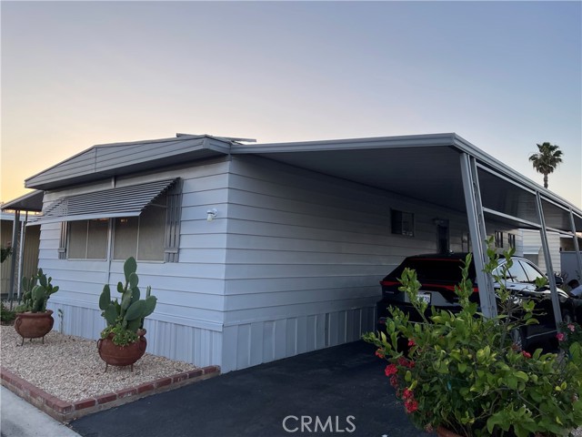 2205 W Acacia Ave, Hemet CA: https://media.crmls.org/medias/4514a901-7f21-4b70-818a-be252d6fa174.jpg