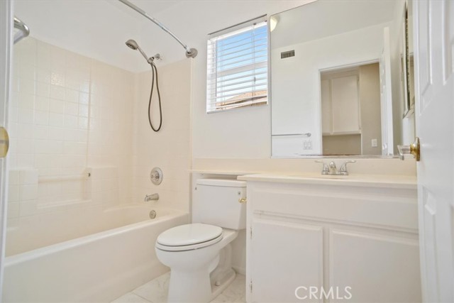 Detail Gallery Image 9 of 21 For 28048 Memory Ln, Valencia,  CA 91354 - 3 Beds | 3 Baths