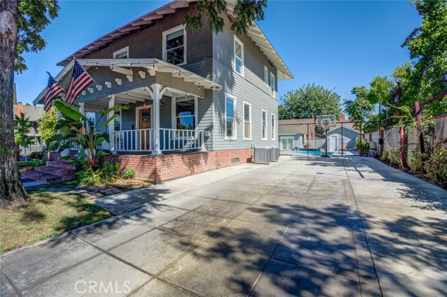 Detail Gallery Image 8 of 60 For 2124 20th St, Bakersfield,  CA 93301 - 4 Beds | 3/1 Baths