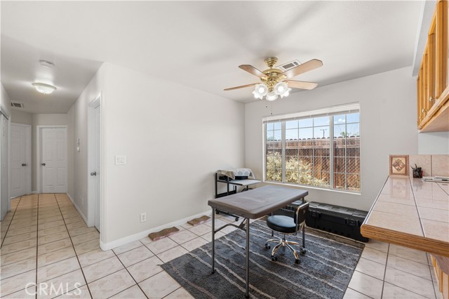 9824 Evelyn Avenue, California City CA: https://media.crmls.org/medias/4515e7b2-acc9-433d-ad8a-cf562ccc391b.jpg