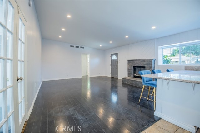 Detail Gallery Image 5 of 22 For 8561 Orion Ave, North Hills,  CA 91343 - 2 Beds | 2 Baths