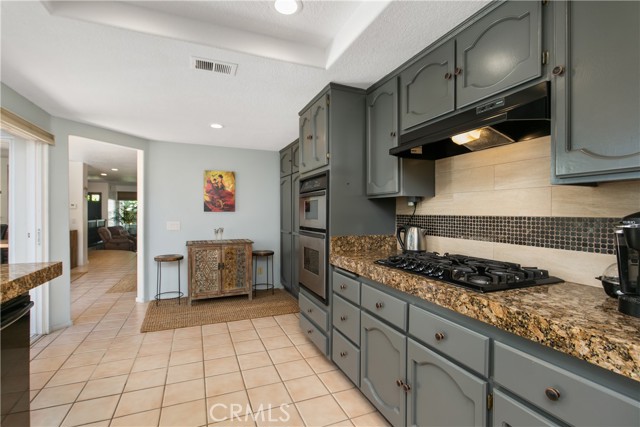 Detail Gallery Image 17 of 45 For 590 John K Dr #102,  Long Beach,  CA 90803 - 3 Beds | 2/1 Baths
