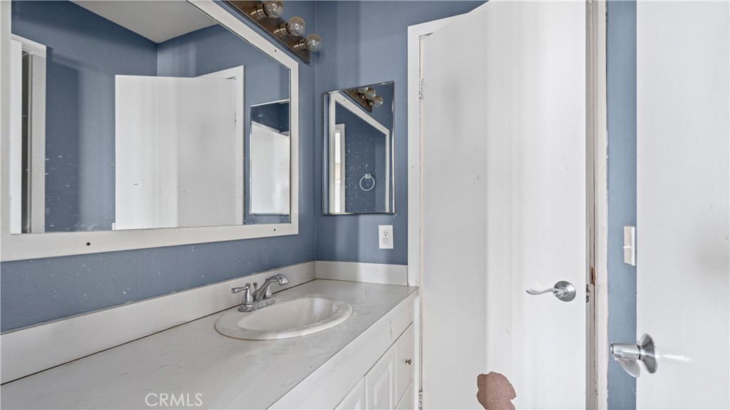 https://media.crmls.org/medias/45182641-302b-4299-aa79-3e8002c2a8cc.jpg?preset=X-Large