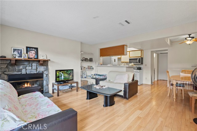 Detail Gallery Image 6 of 9 For 10219 Commerce Ave, Tujunga,  CA 91042 - – Beds | – Baths