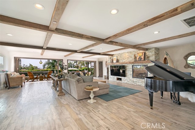 Detail Gallery Image 11 of 39 For 228 Ledroit St, Laguna Beach,  CA 92651 - 4 Beds | 3/1 Baths