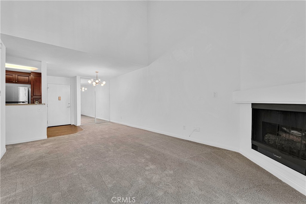 https://media.crmls.org/medias/451a76b2-4b39-4725-9fa2-d682121c3648.jpg?preset=X-Large
