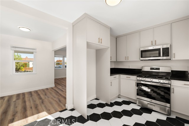 Image 12 of 47 For 2155 Euclid Avenue