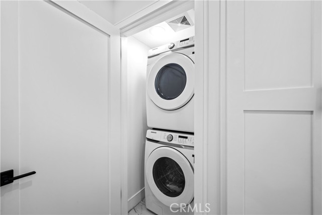 6704 1/2 Kester Avenue, Van Nuys CA: https://media.crmls.org/medias/451c7001-271e-4717-89c1-bcd0588dff27.jpg