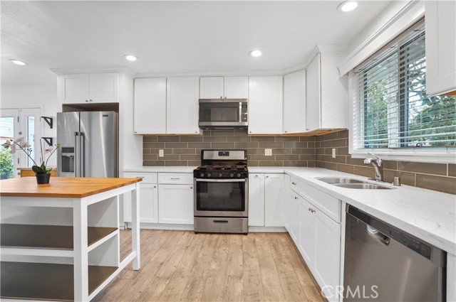Detail Gallery Image 9 of 24 For 23251 Hamlin St, West Hills,  CA 91307 - 4 Beds | 2 Baths