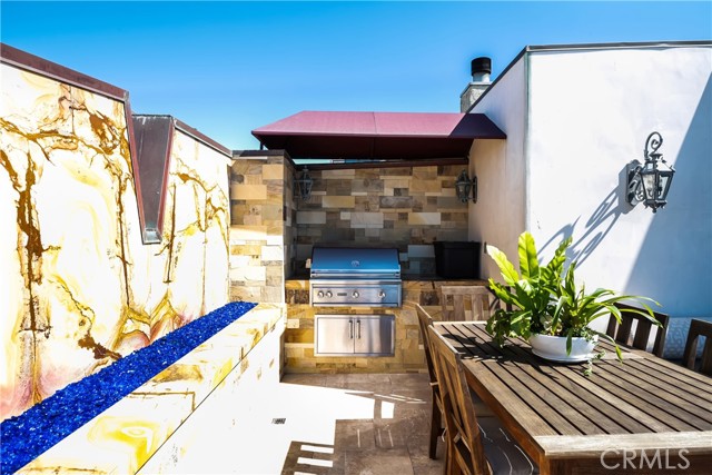 Detail Gallery Image 9 of 19 For 221 30th St, Manhattan Beach,  CA 90266 - 4 Beds | 4/1 Baths