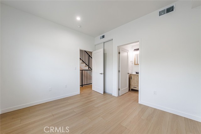 Detail Gallery Image 16 of 27 For 11839 1/2 Runnymede, North Hollywood,  CA 91605 - 4 Beds | 4 Baths