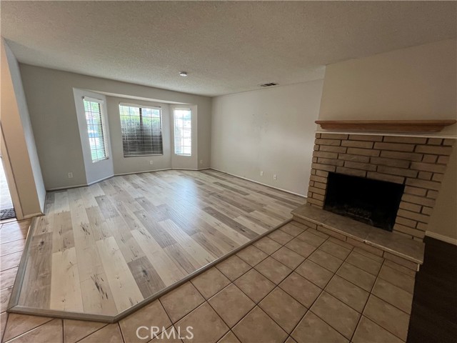 Detail Gallery Image 4 of 19 For 23230 Canyon Lake Dr N, Canyon Lake,  CA 92587 - 3 Beds | 2 Baths