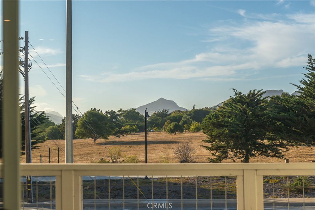 https://media.crmls.org/medias/451f0b22-2a3f-4dd9-852e-098d8f4ddc8b.jpg?preset=X-Large