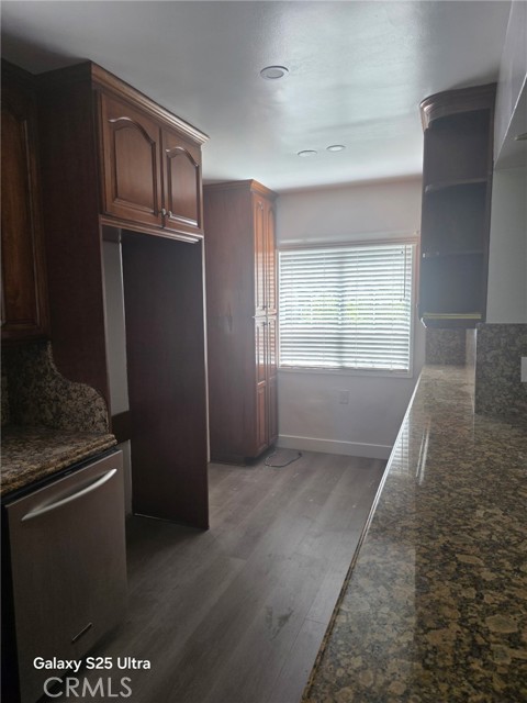 Detail Gallery Image 9 of 18 For 521 E Valencia Ave a,  Burbank,  CA 91501 - 2 Beds | 2 Baths