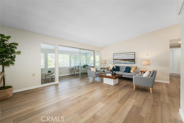1930 St John Road, Seal Beach CA: https://media.crmls.org/medias/45207a21-638d-4d9f-bed8-e0a0642fdd65.jpg