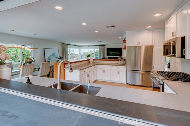 1806 Calle Leticia, San Clemente CA: https://media.crmls.org/medias/4520ff77-e6c0-4e2a-8732-4ac3e21d2d6d.jpg