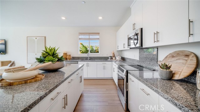 Detail Gallery Image 2 of 21 For 366 Sea Bright Rd, Perris,  CA 92570 - 4 Beds | 2 Baths