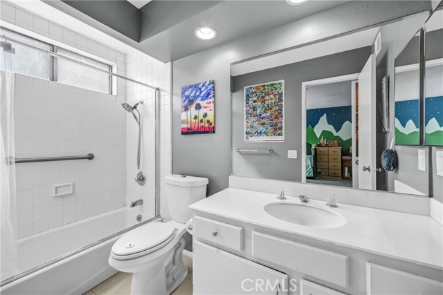 Detail Gallery Image 27 of 35 For 984 W Riverside Dr, Burbank,  CA 91506 - 3 Beds | 3 Baths