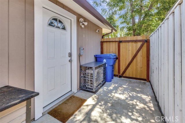 24017 Sylvan Street, Woodland Hills CA: https://media.crmls.org/medias/4523e240-a3bd-4170-a76b-dfa2c8be5adb.jpg
