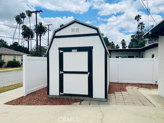 https://media.crmls.org/medias/4523efbd-f448-4551-9332-267bfd8fd2b4.jpg?preset=X-Large