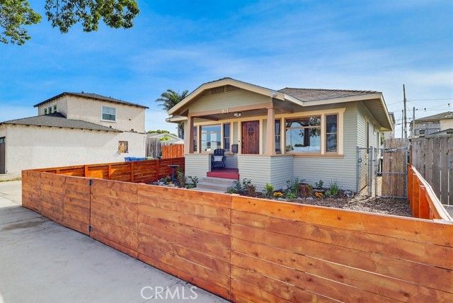 Detail Gallery Image 4 of 39 For 921 W 24th, San Pedro,  CA 90731 - 2 Beds | 1 Baths