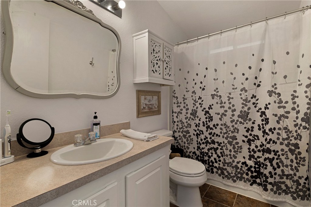 https://media.crmls.org/medias/45251d1c-a210-460c-9ff4-186bf69545ef.jpg?preset=X-Large