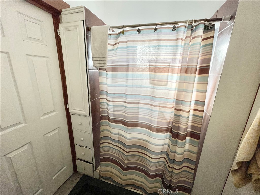 https://media.crmls.org/medias/4525b509-f94b-419c-93b2-c39d139aee26.jpg?preset=X-Large