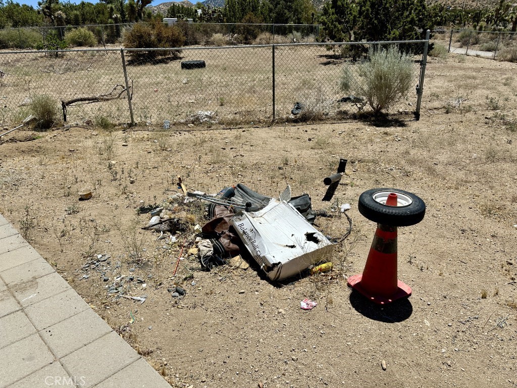 https://media.crmls.org/medias/4525dcec-55ed-4df4-9280-d46d306859aa.jpg?preset=X-Large