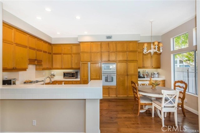 10775 Mueller Ct, Tustin CA: https://media.crmls.org/medias/45293692-0073-4272-b248-19895005c9e5.jpg