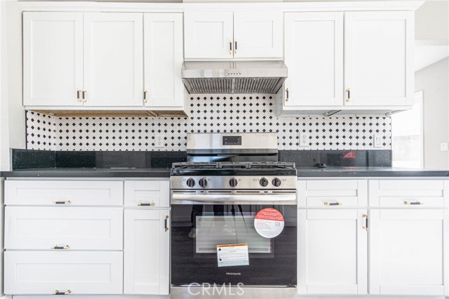 2008 Sequoia Drive, Barstow CA: https://media.crmls.org/medias/45295a52-b079-40a1-b972-6959ec0412a4.jpg