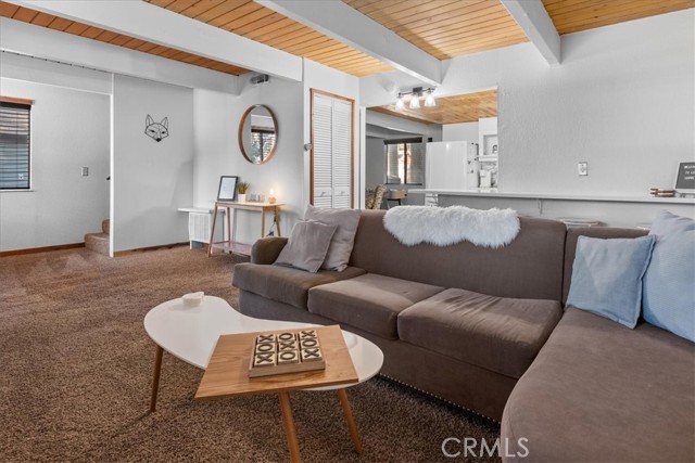 836 E Mountain View Boulevard, Big Bear City CA: https://media.crmls.org/medias/452be261-671a-4317-84ad-5a81f75c0370.jpg