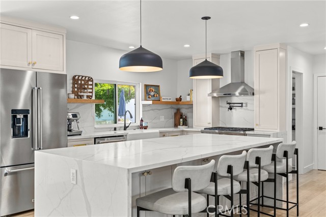 240 W Gainsborough Road, Thousand Oaks CA: https://media.crmls.org/medias/452c29ec-80cb-4317-b5a4-9438048c80da.jpg
