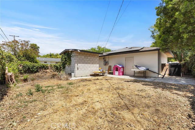 2465 Pine Street, Bakersfield CA: https://media.crmls.org/medias/452c959b-e099-43b9-bbd1-11874defc19c.jpg