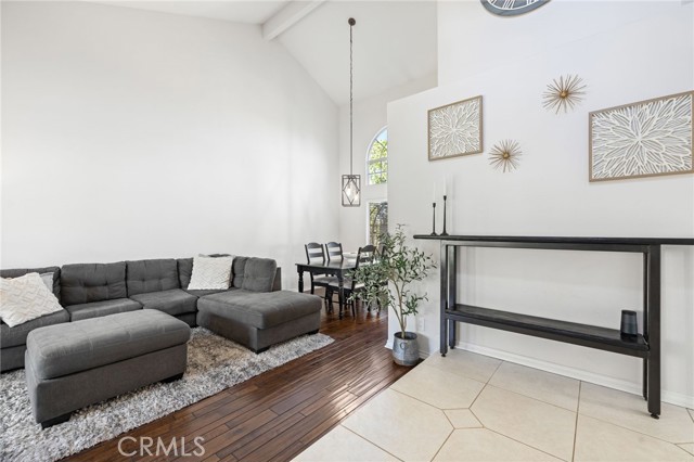 Detail Gallery Image 4 of 38 For 27606 Moonlight Pl, Castaic,  CA 91384 - 3 Beds | 2/1 Baths