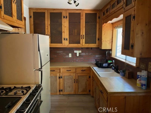 Detail Gallery Image 2 of 4 For 544 Community Dr, Lake Arrowhead,  CA 92352 - 2 Beds | 1 Baths