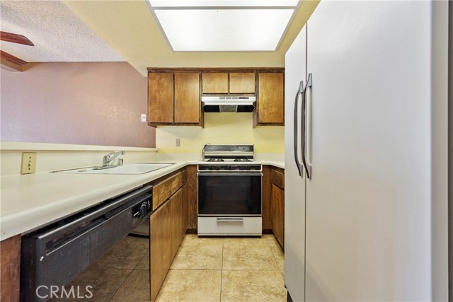 Detail Gallery Image 12 of 38 For 16590 Terrace Ln #G,  Fontana,  CA 92335 - 3 Beds | 2/1 Baths